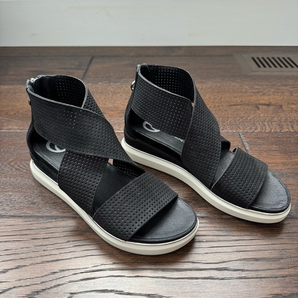 Wishbone Black Perforated Sandals with Rubber Soles - Picture 1 of 9